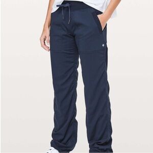 Lululemon Dance Studio Pant Lined III size 2 in Navy Short length